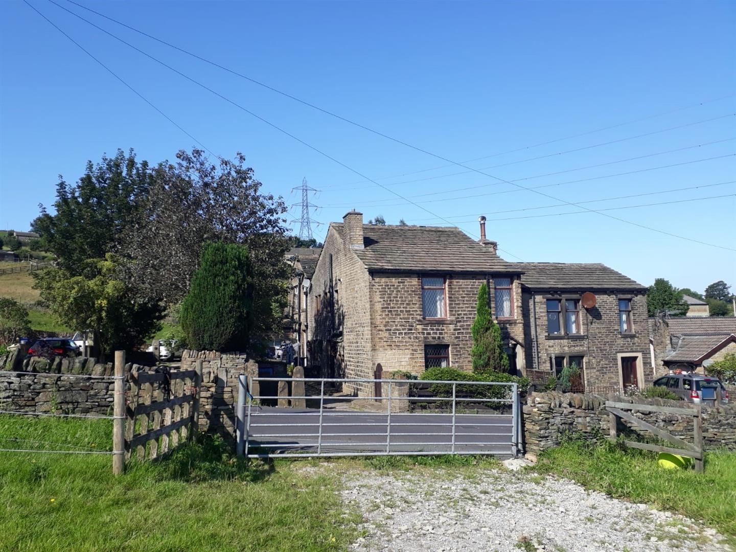 House Terraced Clay Pit Lane, Sowood, Holywell Green, Halifax